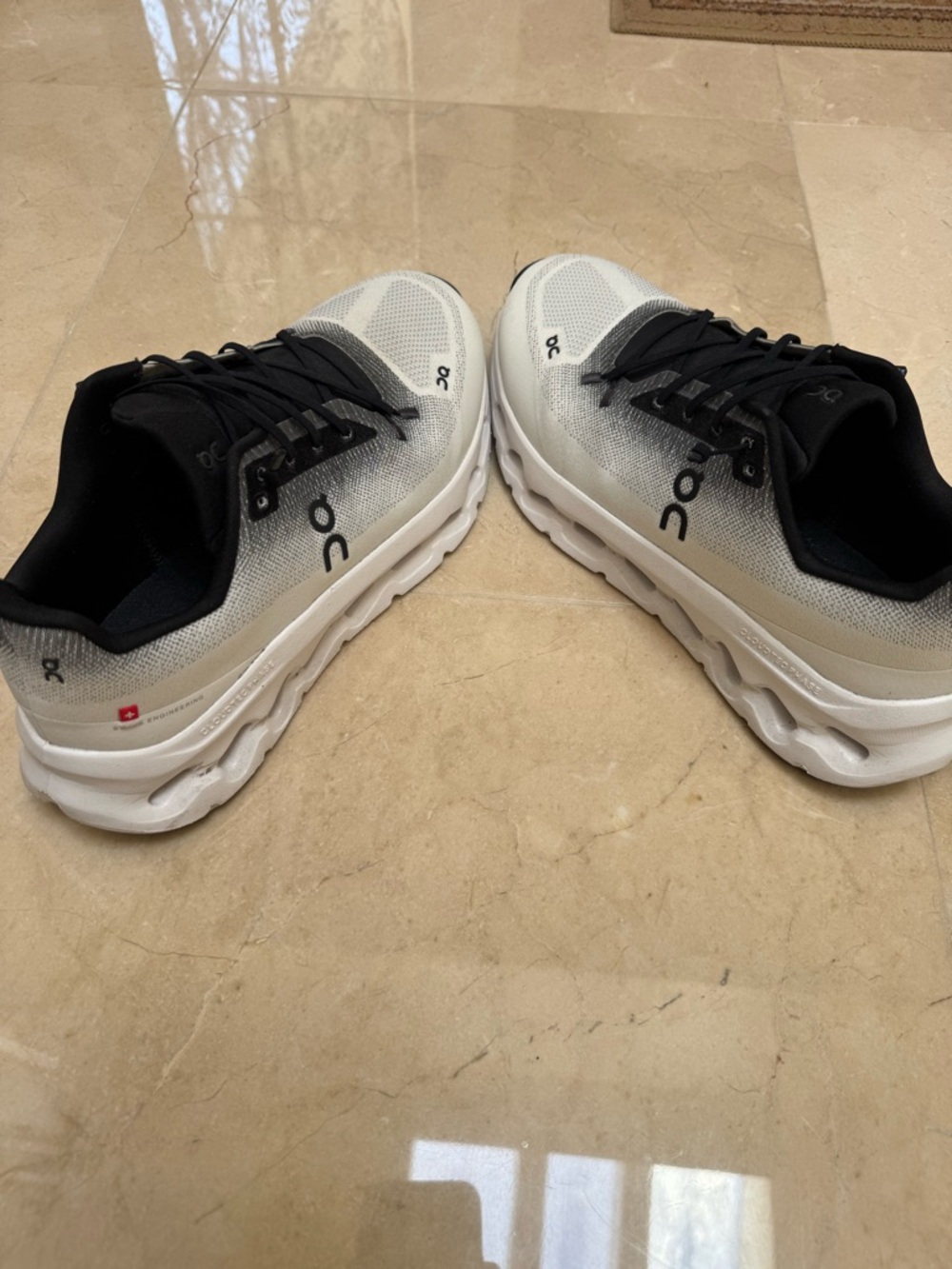 On Running Men's Cloudswift Black and White Athletic Shoes